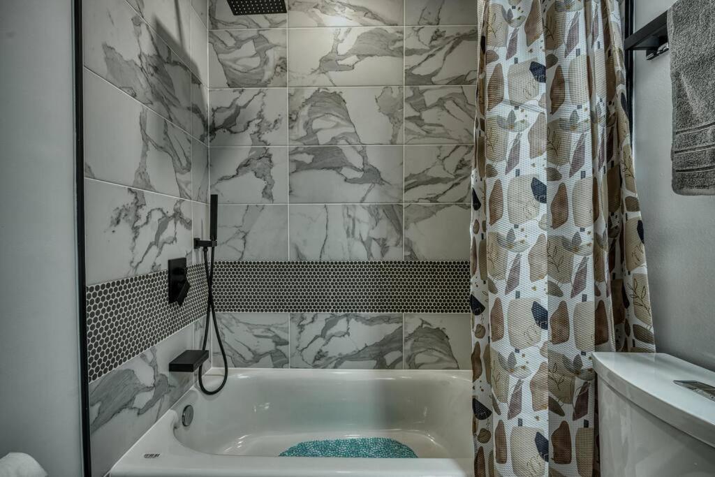 Apartment Modern, Gorgeous & Luxury Gem - 5 Stars Location Washington