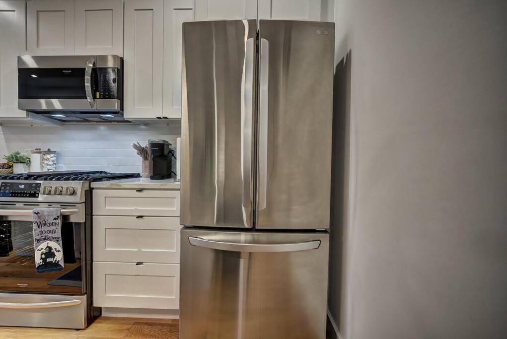 Modern, Gorgeous & Luxury Gem - 5 Stars Location Apartment *